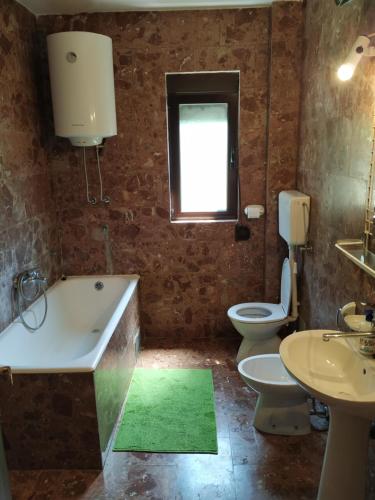 Hotel Rooms And Apartments Vukasovic