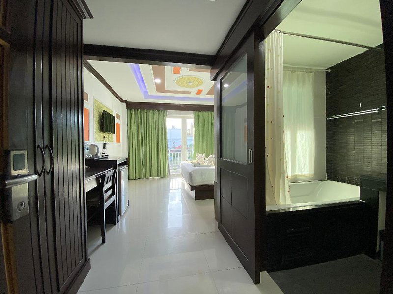 Hotel 77 Patong Hotel & Spa
