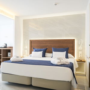 Sejur Hotel Y Apartamentos El Puerto vacanta Ibiza