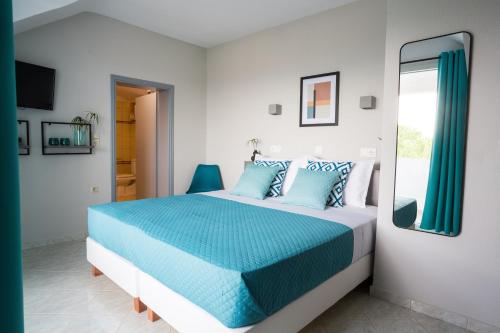 Joya Ofrynio Stylish Suites