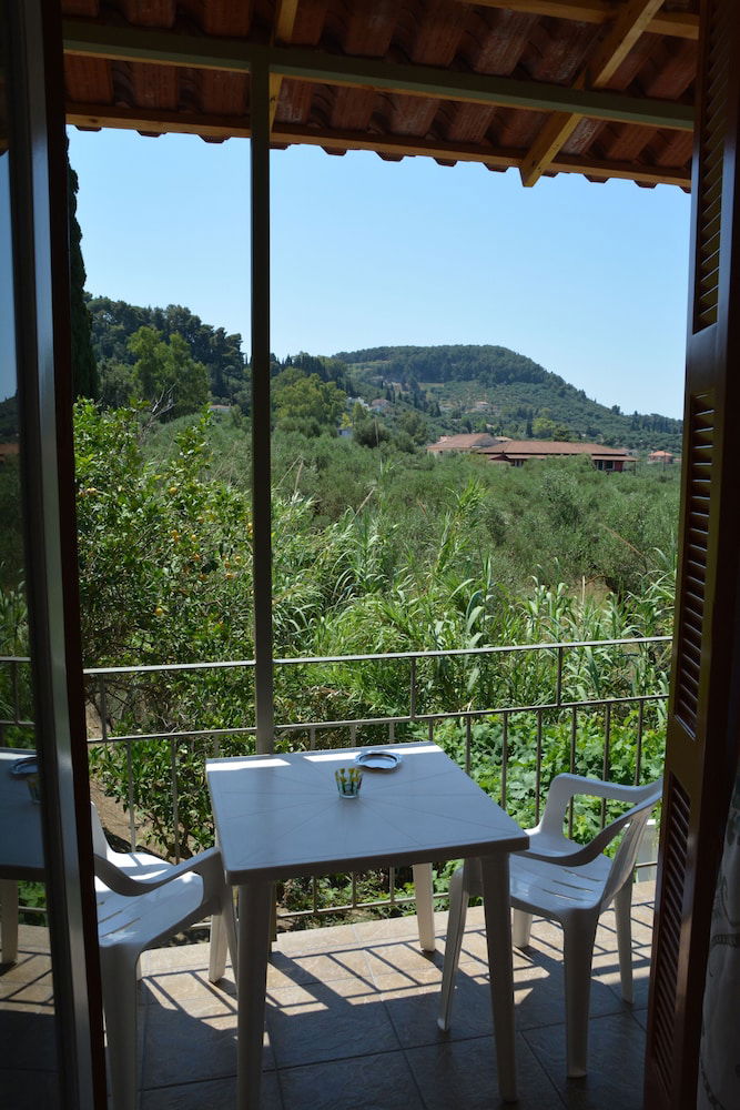 2436579-petros-giatras-rooms.jpg