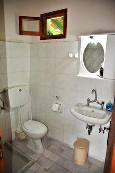 2436591-petros-giatras-rooms.jpg