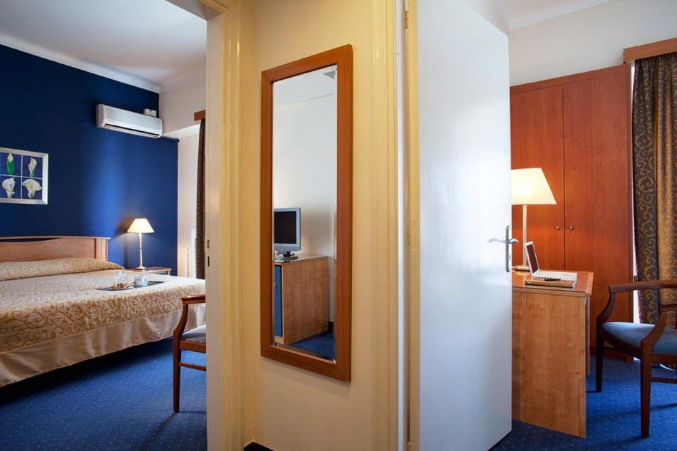 2455809-lucy-hotel-chalkida.jpg