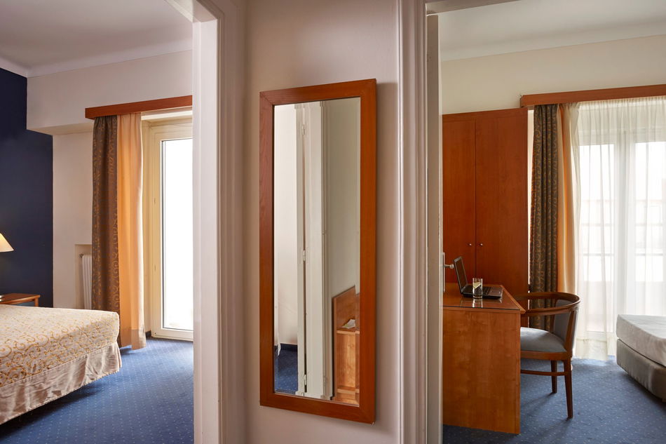 2455936-lucy-hotel-chalkida.jpg