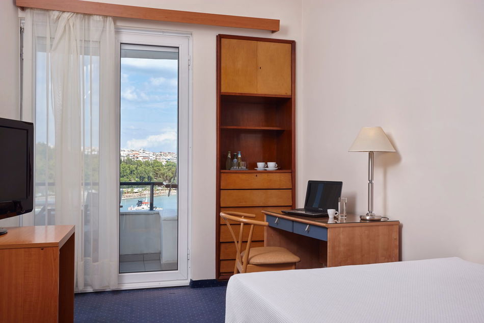 2455938-lucy-hotel-chalkida.jpg