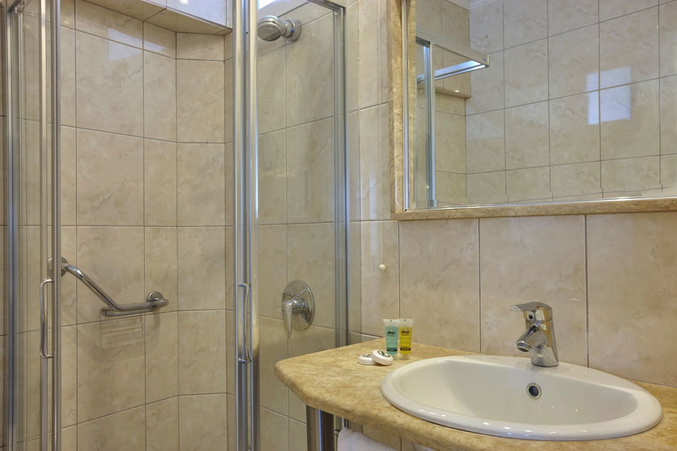 2455940-lucy-hotel-chalkida.jpg