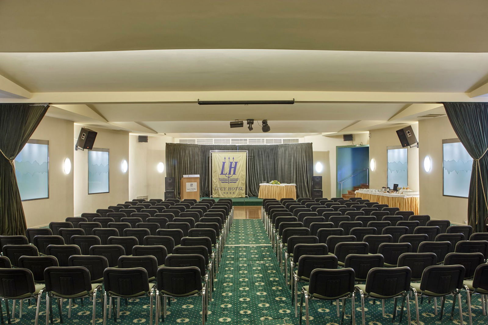 2455958-lucy-hotel-chalkida.jpg