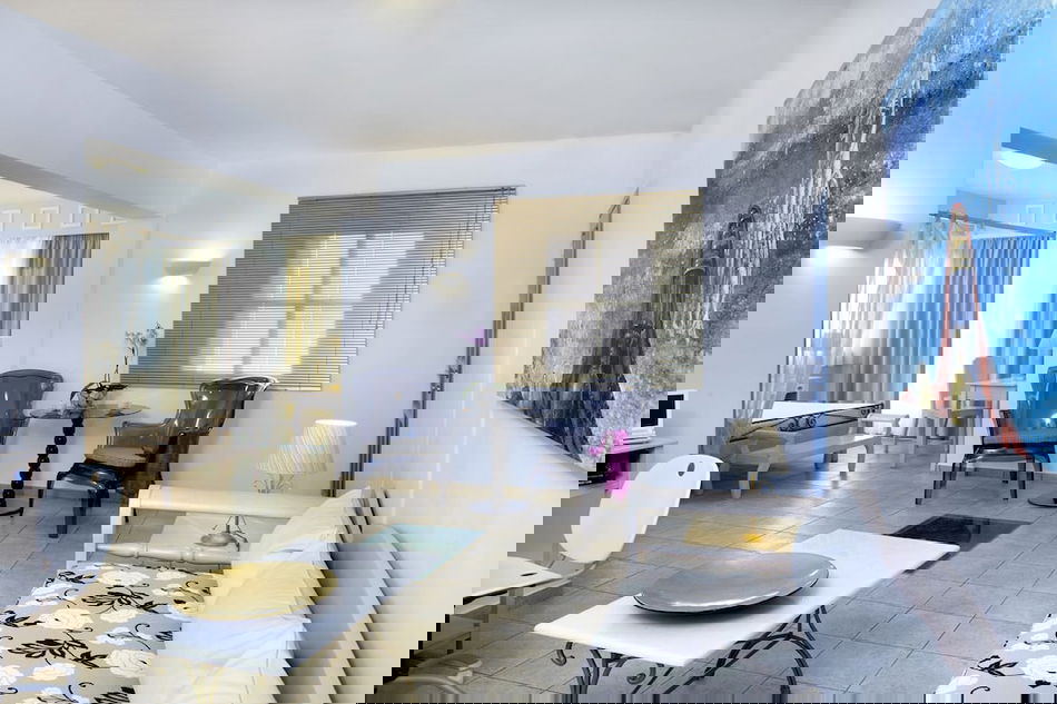 0225a518_z
