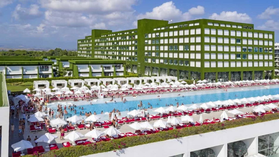Adam & Eve Hotel Exterior