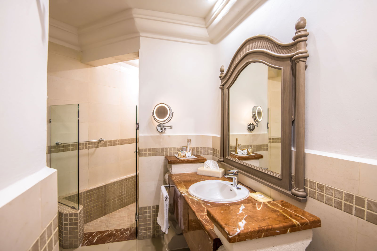 Wyndham-Alltra-Playa-del-Carmen-Junior-Suite-Beachfront-Walk-Out-Bathroom