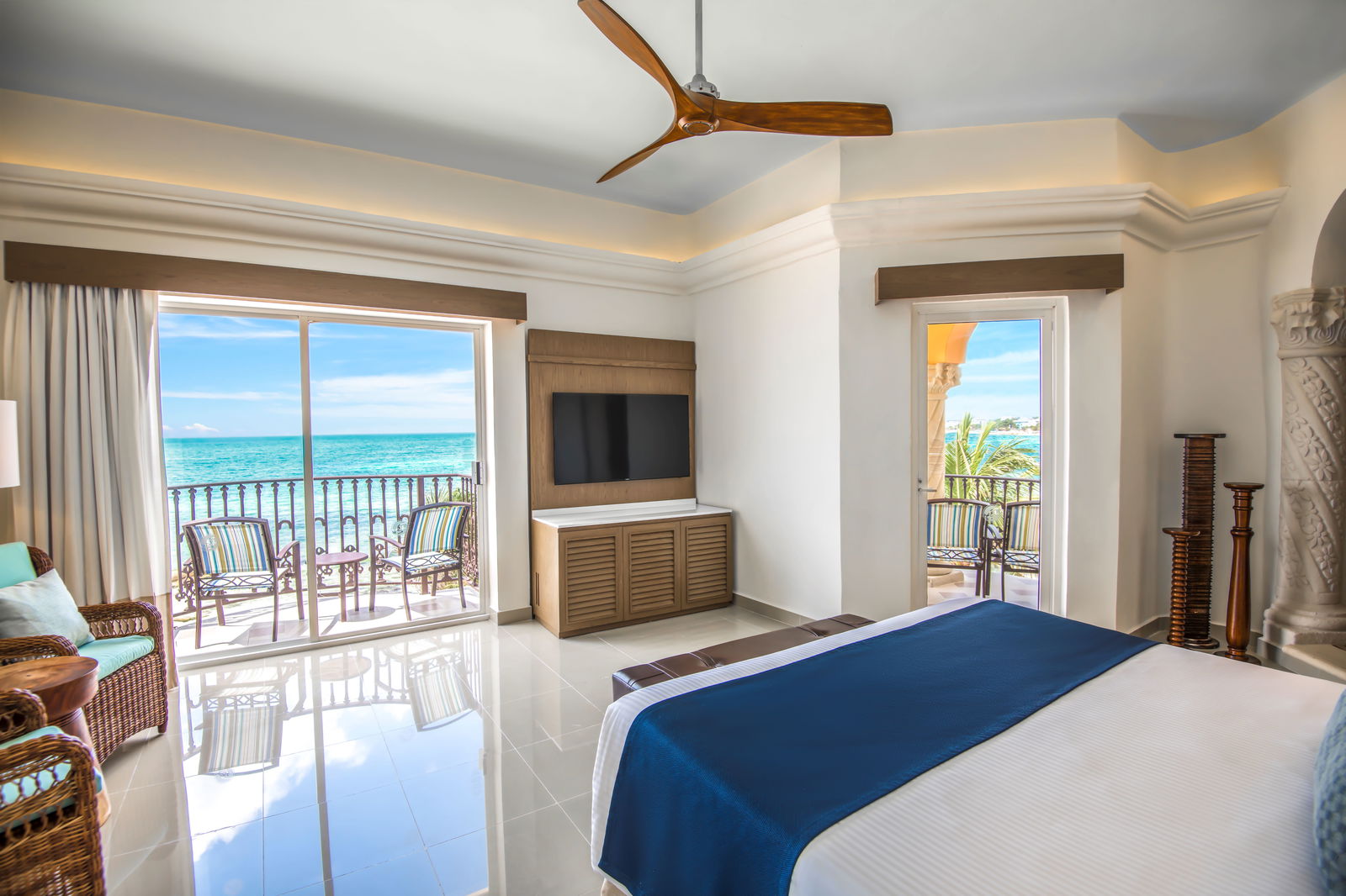 Wyndham_Alltra_PDC-Master-One-Bedroom-Premium-Suite-Oceanfront-Bedroom-2