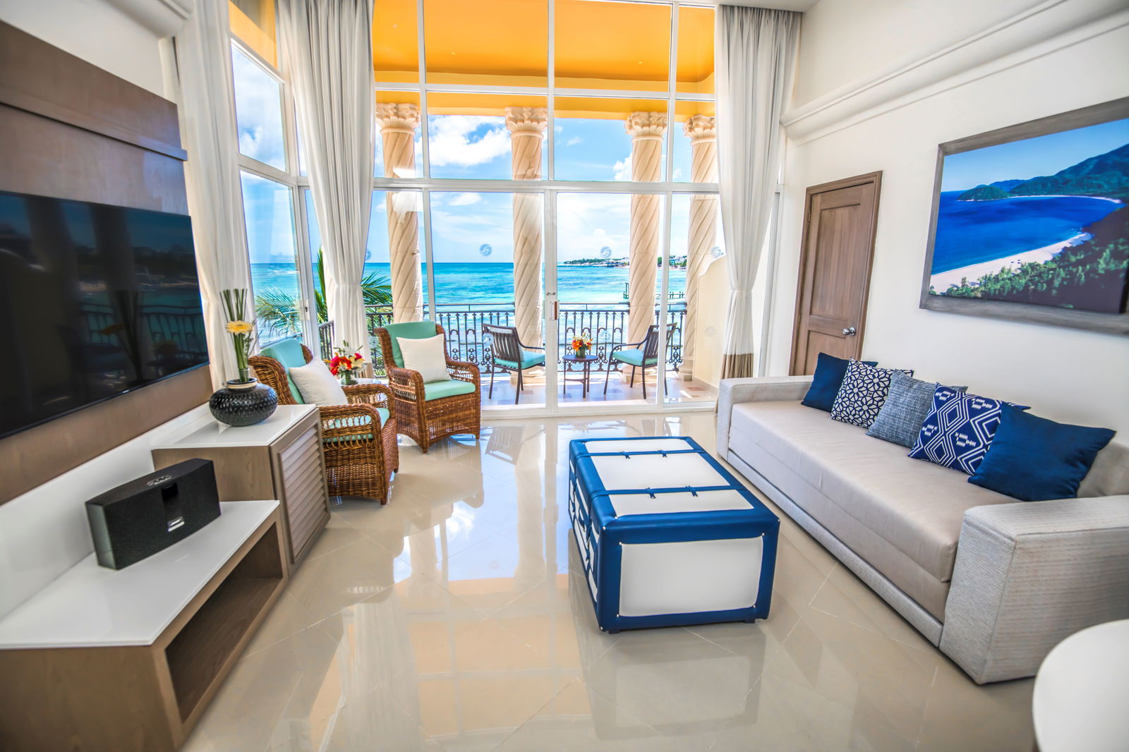 Wyndham-Alltra-Playa-del-Carmen-Master-One-Bedroom-Premium-Suite-Oceanfront-Living-Area