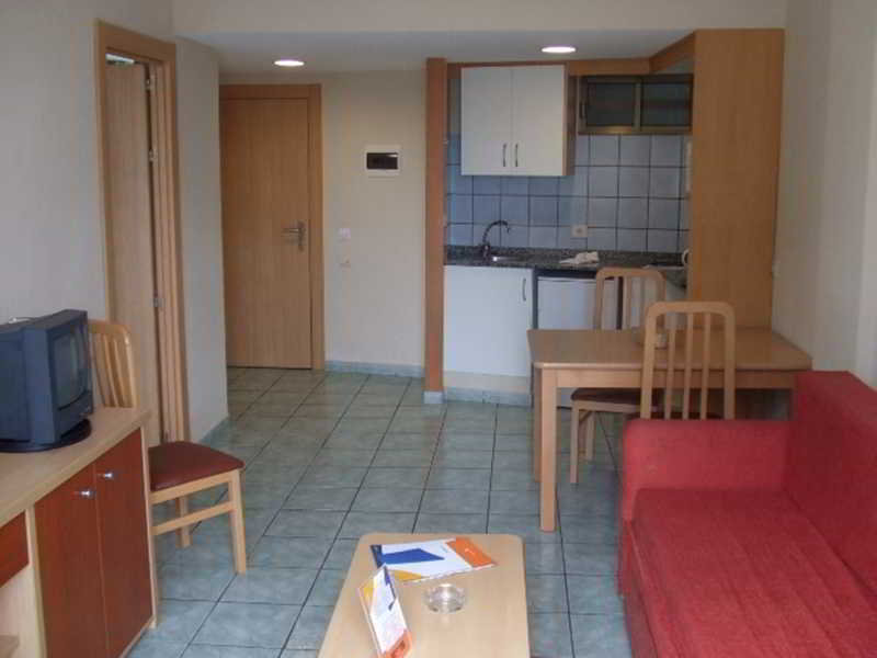 3696469-revoli-playa-aparthotel.jpg