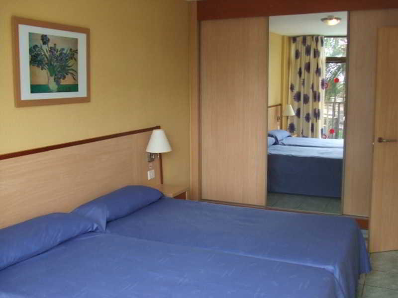 3696487-revoli-playa-aparthotel.jpg