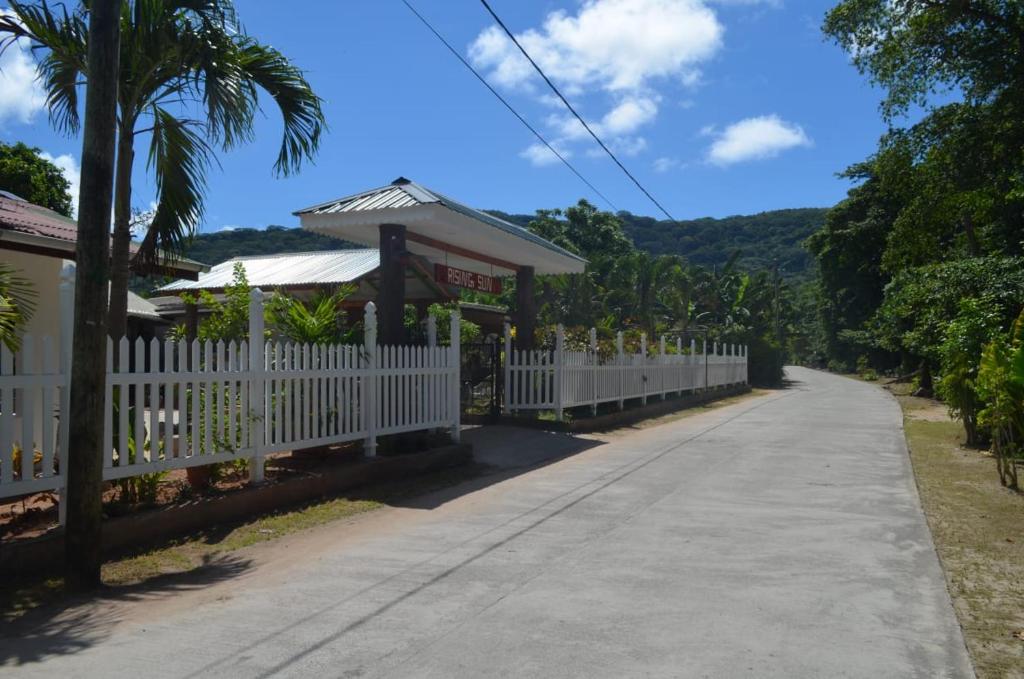 Hotel Rising Sun Guesthouse
