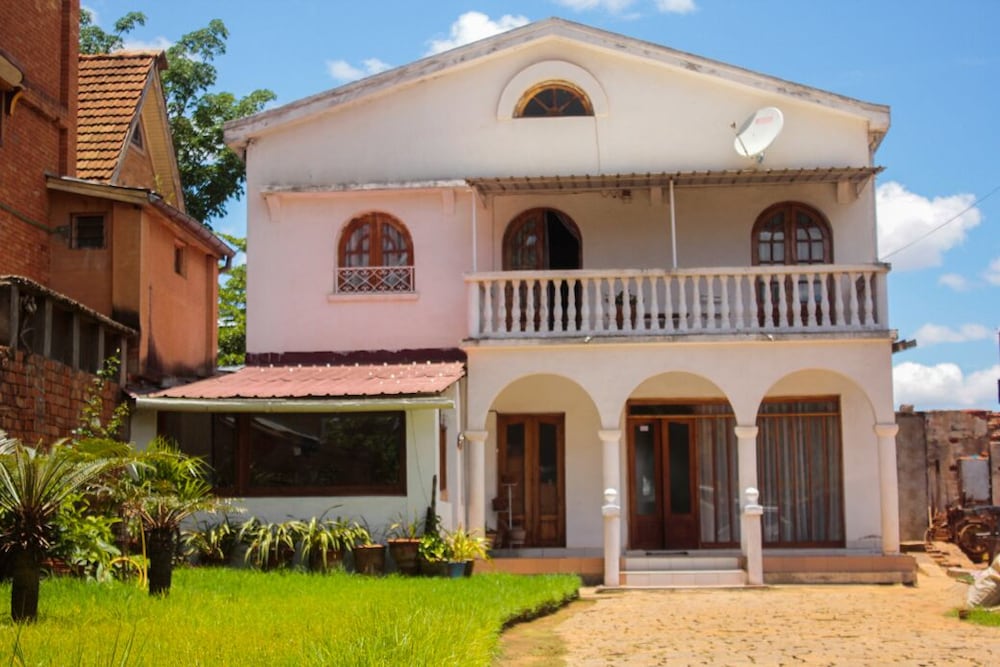 Hotel Faly Madagascar Tour