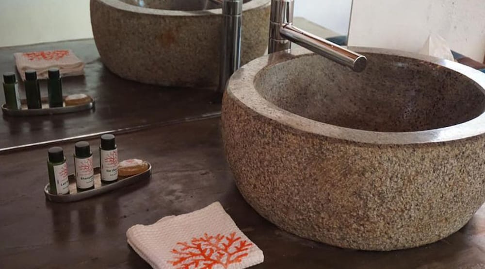 Bathroom sink