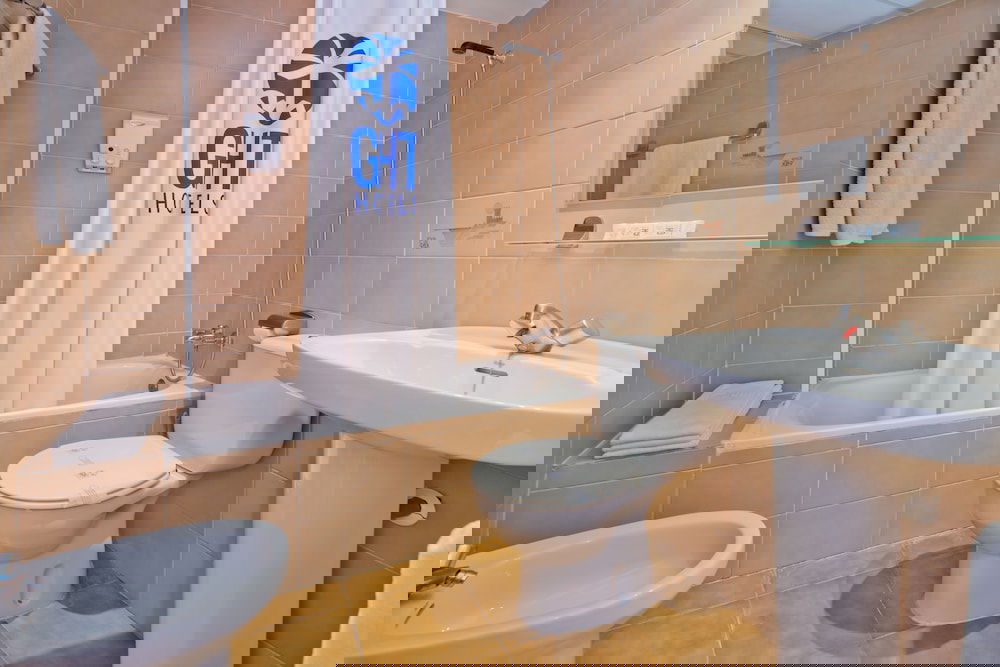 338c2063_z