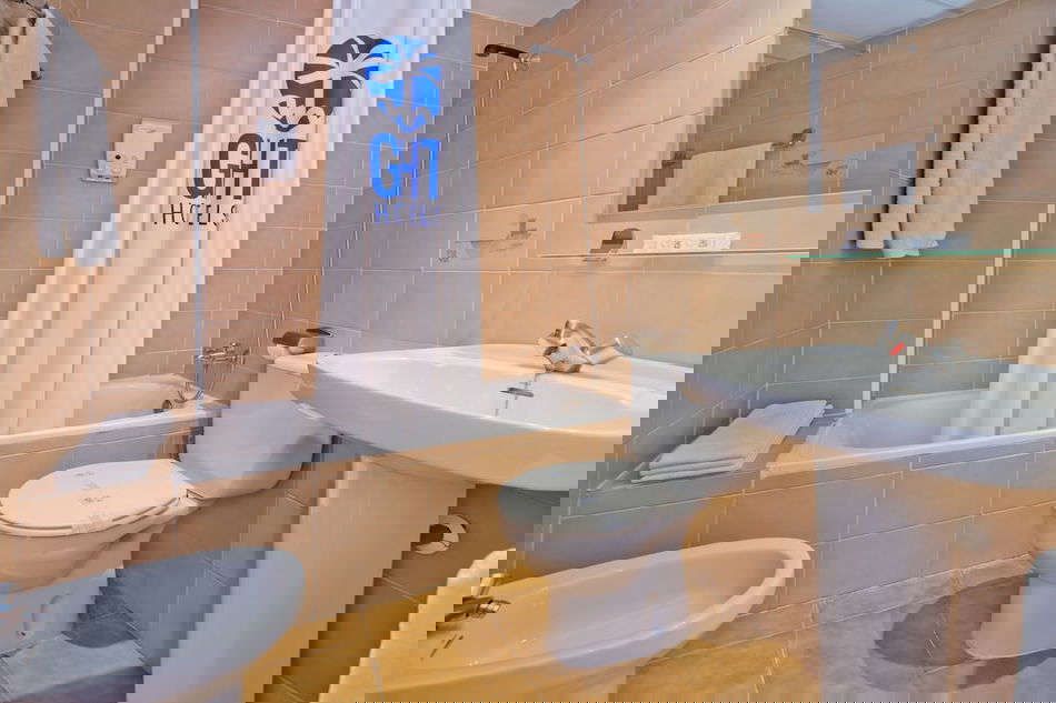 338c2063_z