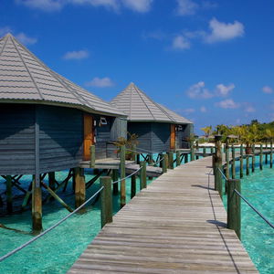 Hotel Komandoo Island Resort & Spa cazare Maldive