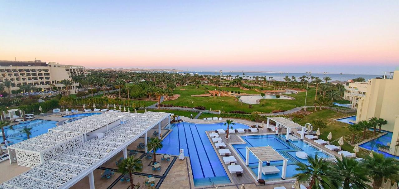 Amada Colossos Resort