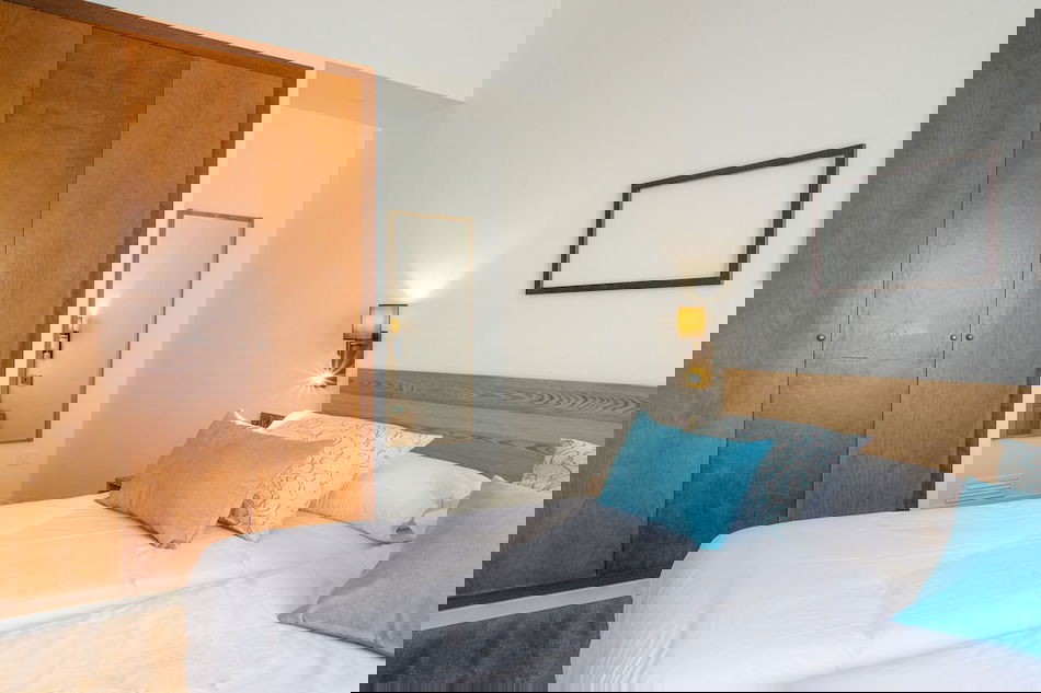 37482f9b_z