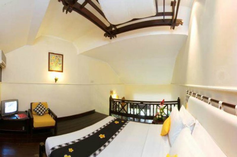 Legian Beach Hotel
