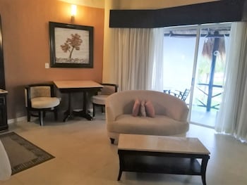 3953372-el-dorado-casitas-royale.jpg
