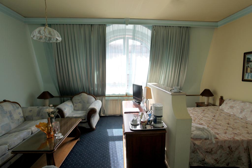 Maria Luisa Hotel