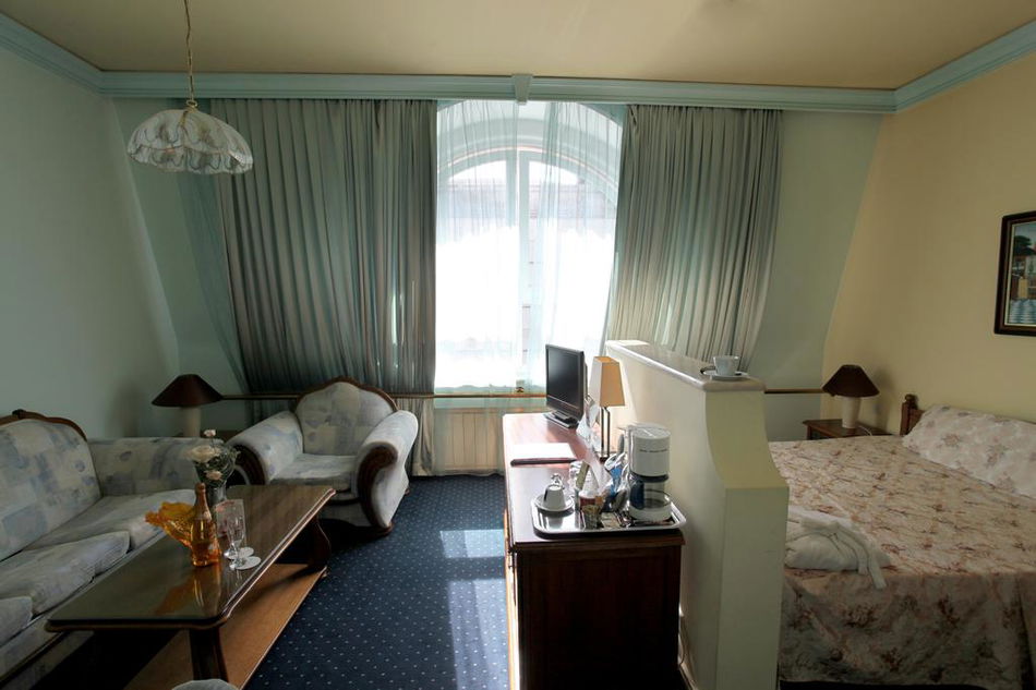 Maria Luisa Hotel