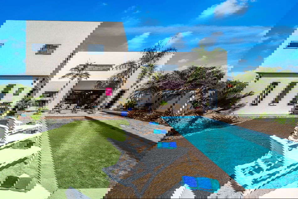 Spectacular Designer Villa 5 Star Luxury 6 Bedroom New!