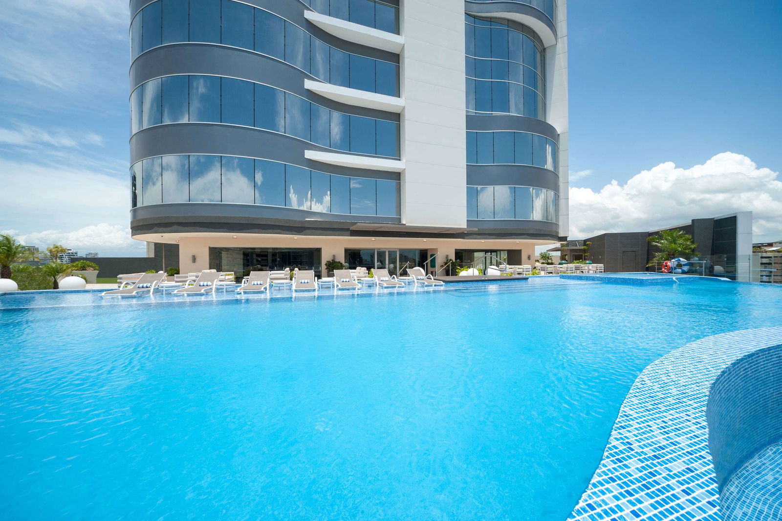 Embassy Suites by Hilton Santo Domingo Outdoor Pool