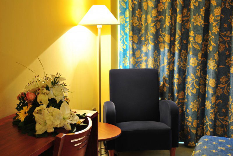 3811209-hotel-biarritz.jpg