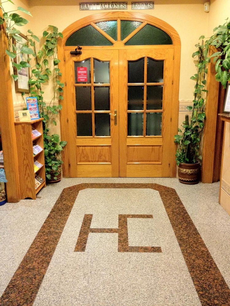 Hotel Hostal Los Corchos