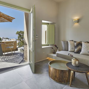 Sejur Aeon Suites vacanta Insula Santorini