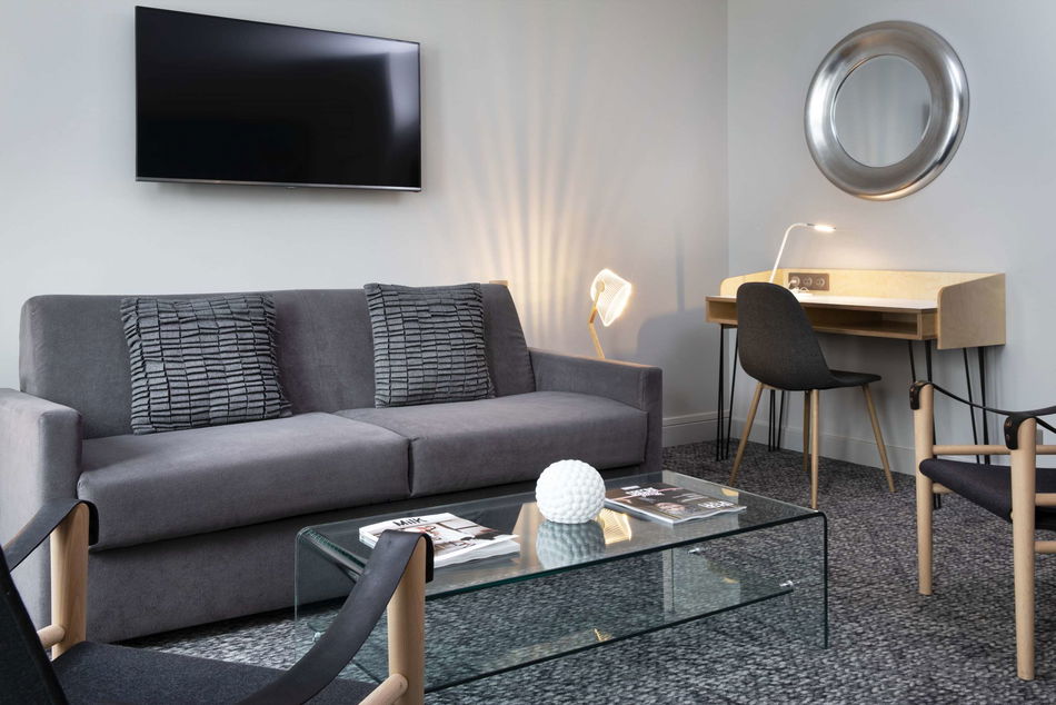 Paris Bastille Room Example