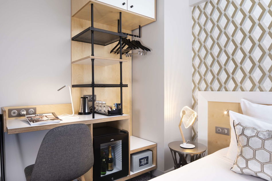 Paris Bastille Room Example