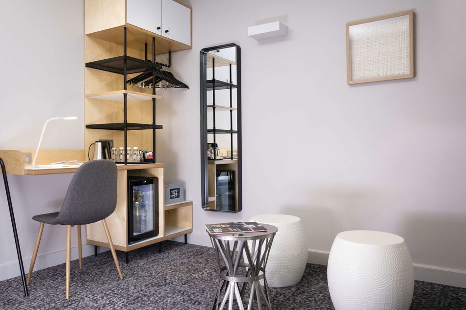 Paris Bastille Room Example