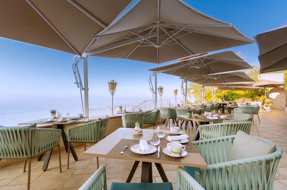 Chateau De La Chevre D Or (12 Km From Nice)