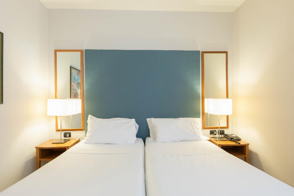 Hotel Holiday Inn Milan Linate Airport (Linate Airport, 13 Km From Milan)