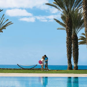 Hotel Constantinou Bros Pioneer Beach Hotel cazare Paphos