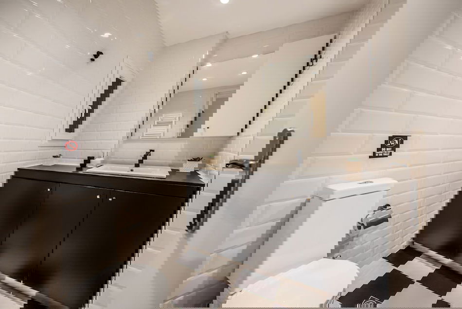 3059762-halu-funky-city-centre-home.jpg