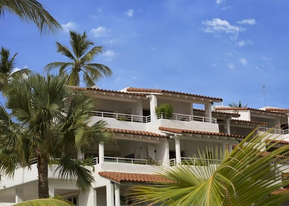 Royal Glitter Bay Villas