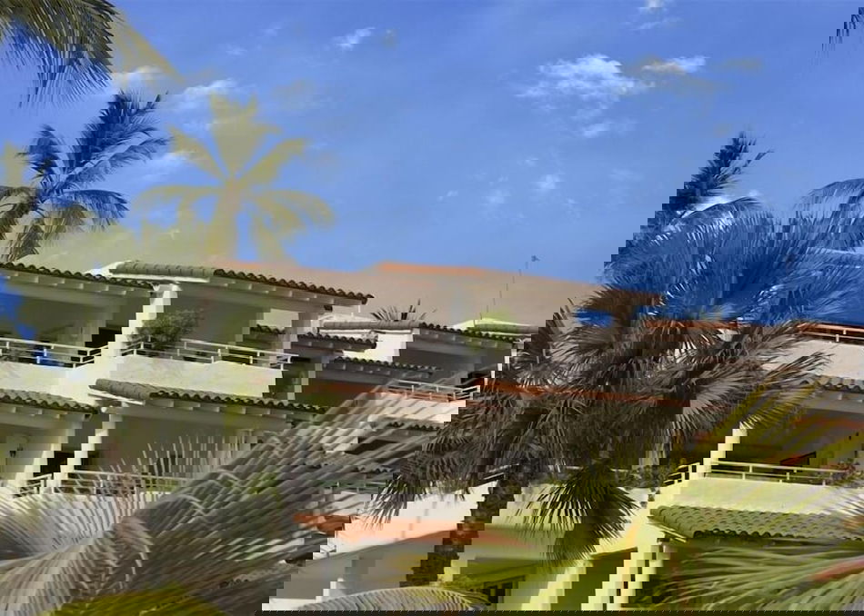 Royal Glitter Bay Villas