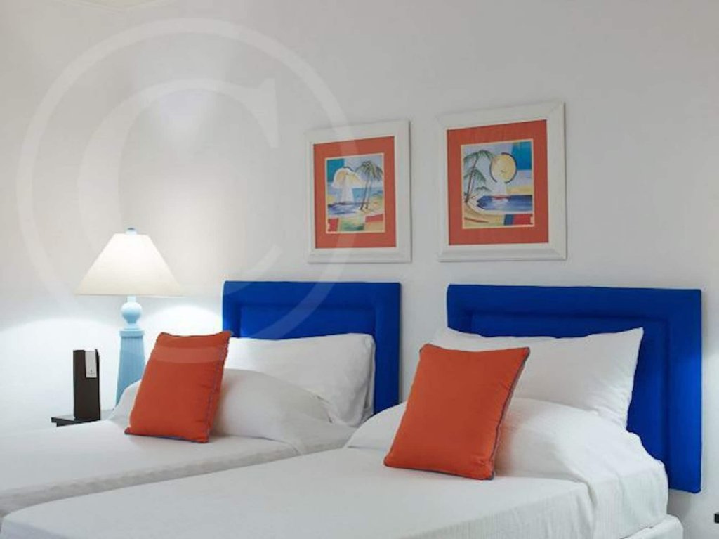 Royal Glitter Bay Villas