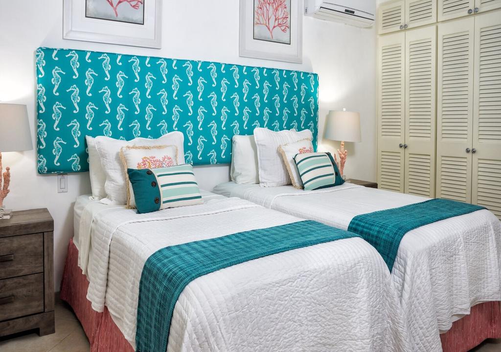 Royal Glitter Bay Villas