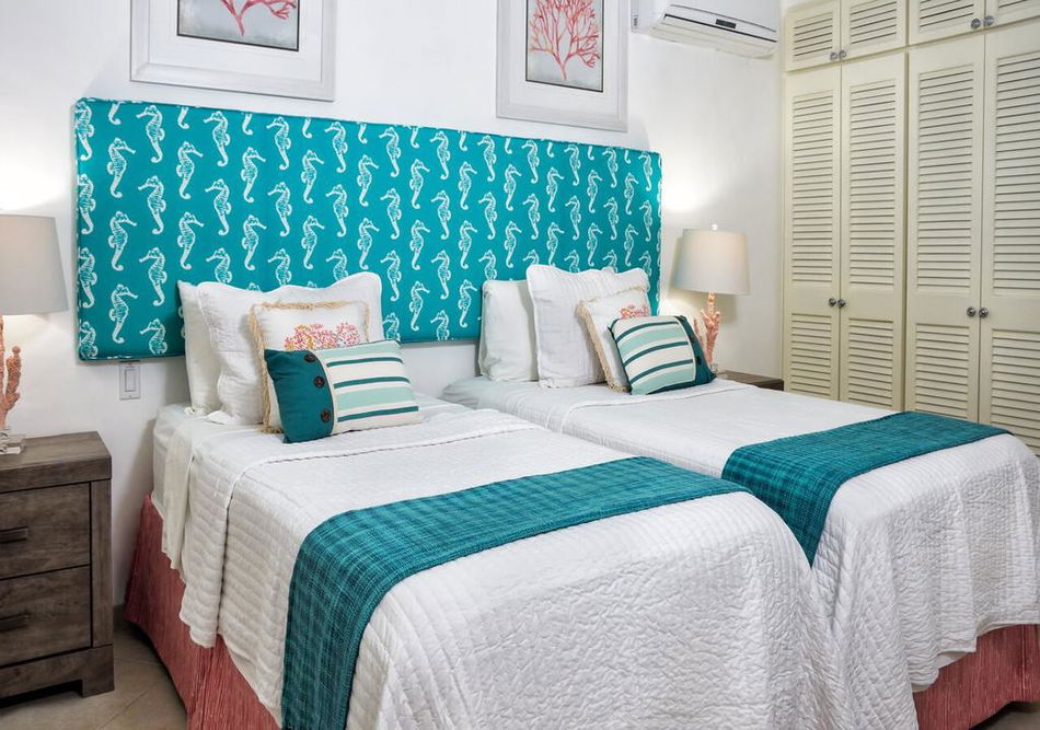 Royal Glitter Bay Villas