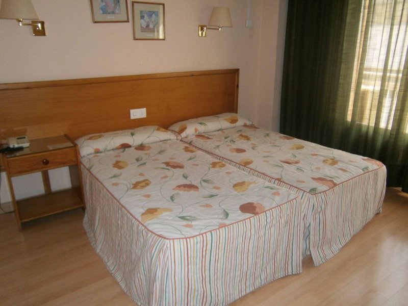 Hotel Goya de Alicante Room Example
