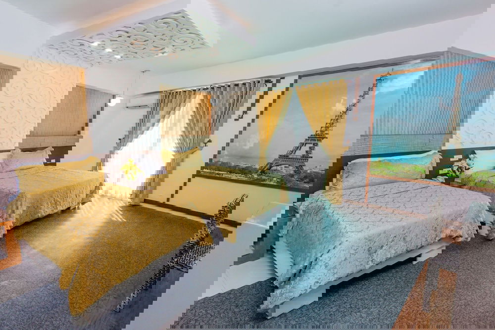 25cc36b7_z