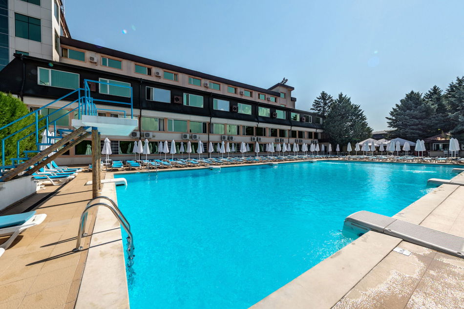 Montecito Outdoor Pool